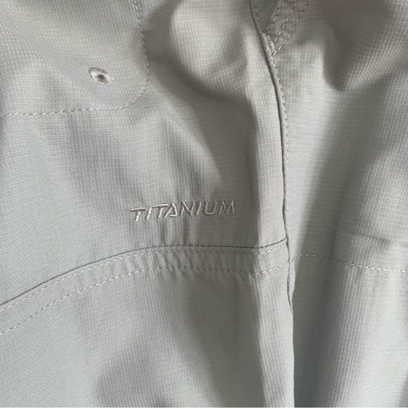 Columbia Titanium Women's Cargo Capri Trousers Size 8 - Picture 7 of 8